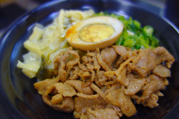 黃地當歸鴨：1030909[官本金文愛台灣]秋冬之際即將來臨黃地當歸鴨美味招牌鴨肉飯當歸鴨肉米粉溫暖您我的心