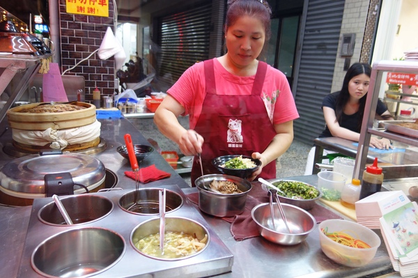 黃地當歸鴨：1030909[官本金文愛台灣]秋冬之際即將來臨黃地當歸鴨美味招牌鴨肉飯當歸鴨肉米粉溫暖您我的心