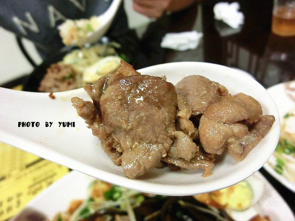 黃地當歸鴨：【台中食記】CP值破表~道地小吃在地人激推!!招牌鴨肉飯及當歸鴨讓你魂牽夢縈@黃地當歸鴨