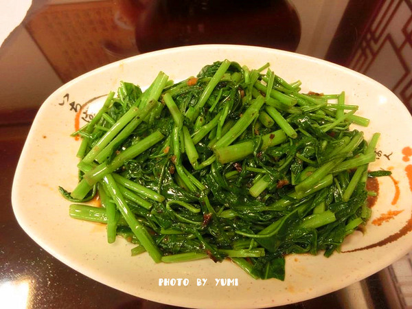 黃地當歸鴨：【台中食記】CP值破表~道地小吃在地人激推!!招牌鴨肉飯及當歸鴨讓你魂牽夢縈@黃地當歸鴨