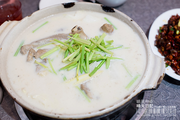 原創花雕雞(微風店):重口味者強推--一鍋三吃原創花雕雞