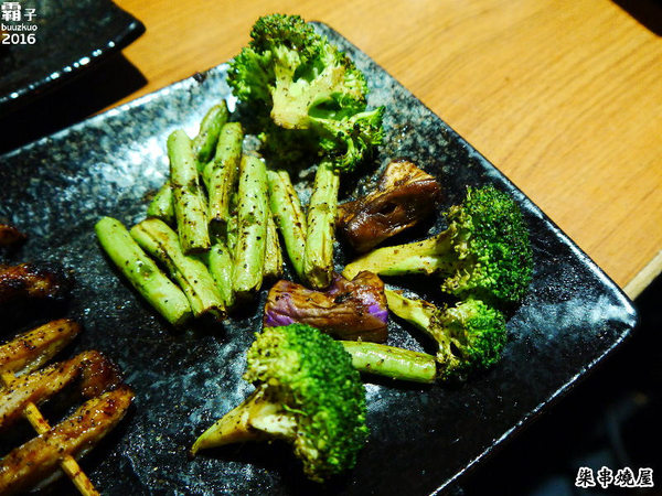 柒串燒屋：柒 串燒屋，加拿大生蠔又大又肥美阿