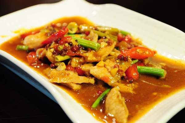 玖店音樂熱炒：【高雄】愛河之心旁的愜意好去處．玖店音樂熱炒．桑尼瘦不了