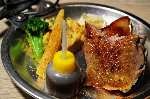 Nooice餐酒館:【高雄】豪宅旁的重鹹放鬆好地方.Nooice餐酒館.桑尼瘦不了