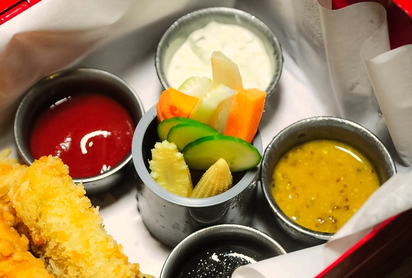 Nooice餐酒館:【高雄】豪宅旁的重鹹放鬆好地方.Nooice餐酒館.桑尼瘦不了