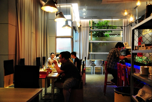 Nooice餐酒館:【高雄】豪宅旁的重鹹放鬆好地方.Nooice餐酒館.桑尼瘦不了