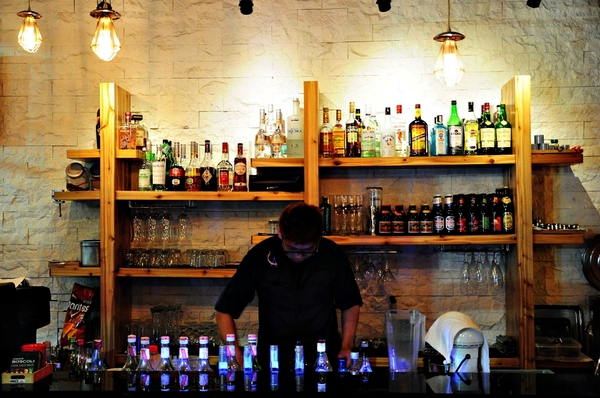 Nooice餐酒館:【高雄】豪宅旁的重鹹放鬆好地方.Nooice餐酒館.桑尼瘦不了