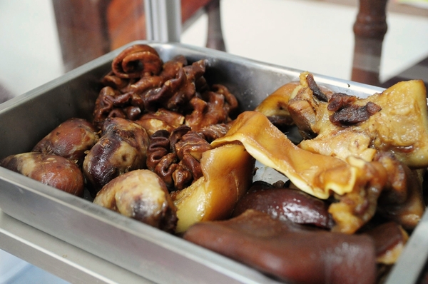 丁二姊:【高雄】四川宜賓的好味道.丁二姊燃麵.桑尼瘦不了