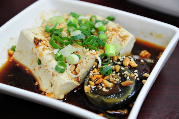 丁二姊:【高雄】四川宜賓的好味道.丁二姊燃麵.桑尼瘦不了