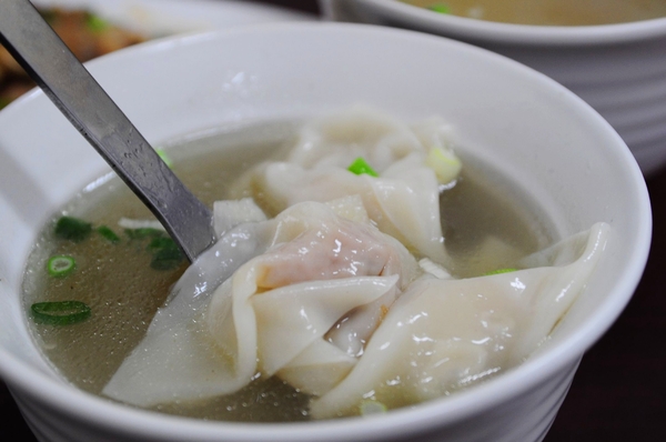 丁二姊:【高雄】四川宜賓的好味道.丁二姊燃麵.桑尼瘦不了