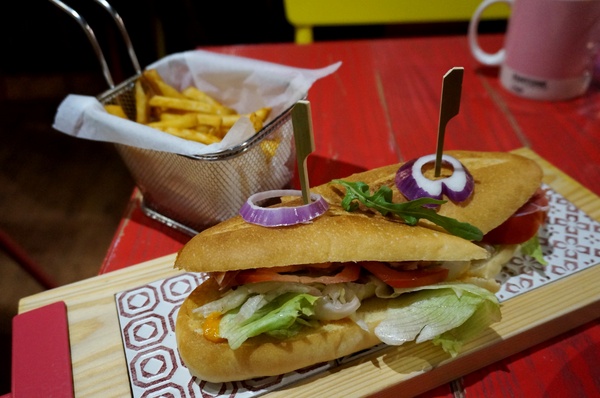 Howfun好飯食堂(光復店)：[國父紀念館] Howfun 好飯食堂：頗划算的商業午餐