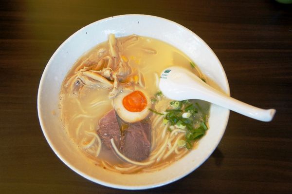 宜蘭美食推薦-每日限量100碗的雞湯拉麵[ 津宴拉麵 ](食尚玩家推薦)