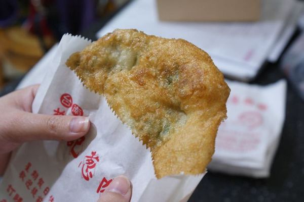 鄭記蔥肉餅(環河店):【台南美食】【中西區】鄭記蔥肉餅|酥香迷人搭上自製醬油就是停不下來的好滋味。