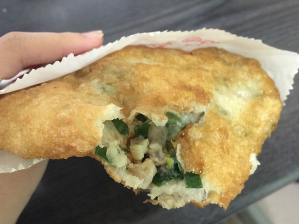 鄭記蔥肉餅(環河店):【台南美食】【中西區】鄭記蔥肉餅|酥香迷人搭上自製醬油就是停不下來的好滋味。