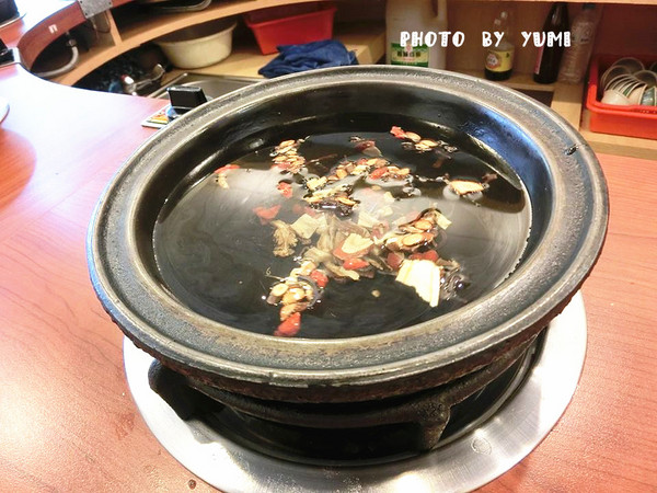 萬客什鍋:【台中食記】燃燒吧!烏骨雞~~嚴選食材創新吃法!新鮮美味小火鍋@萬客什鍋