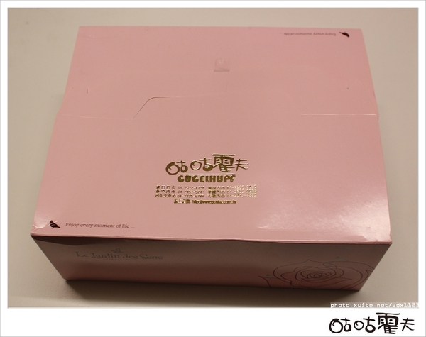 咕咕霍夫 烘焙美味：[試吃]咕咕霍夫~鮮奶乳酪蛋糕＆超柔牛奶戚風蛋糕❤不甜不膩♡送禮自吃兩相宜