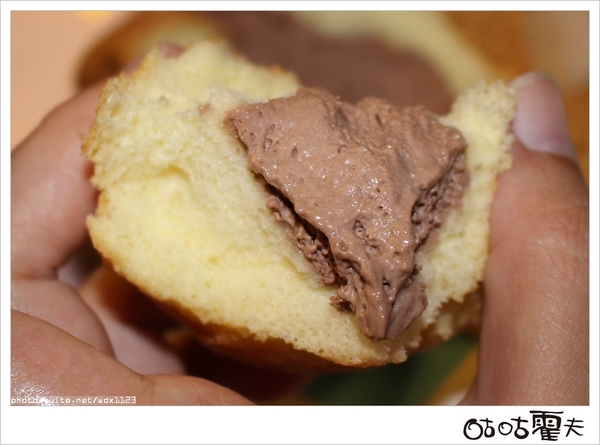 咕咕霍夫 烘焙美味：[試吃]咕咕霍夫~鮮奶乳酪蛋糕＆超柔牛奶戚風蛋糕❤不甜不膩♡送禮自吃兩相宜