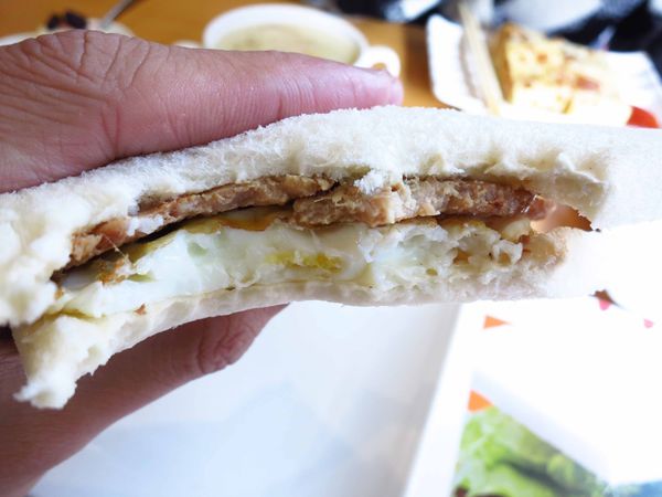 【台南】燒肉咬蛋(台南大同店)-美味的燒肉吐司