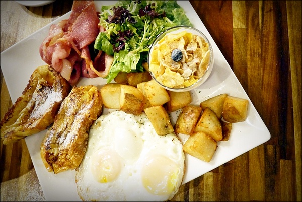 September Café 九月咖啡:【September Café 九月咖啡】文青咖啡館,深深覺得鹹食大勝甜點啊!