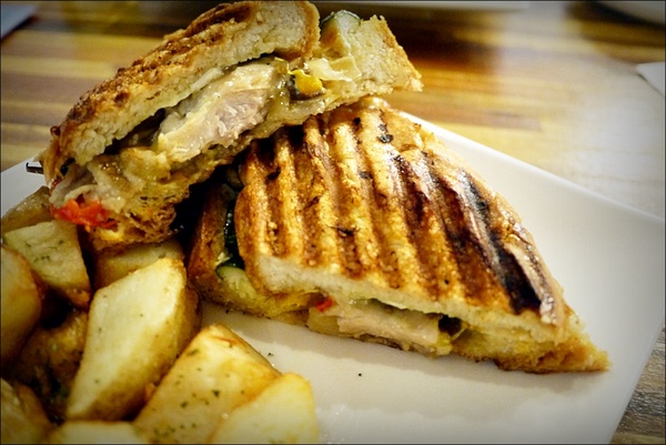 September Café 九月咖啡:【September Café 九月咖啡】文青咖啡館,深深覺得鹹食大勝甜點啊!