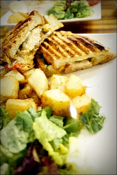 September Café 九月咖啡:【September Café 九月咖啡】文青咖啡館,深深覺得鹹食大勝甜點啊!