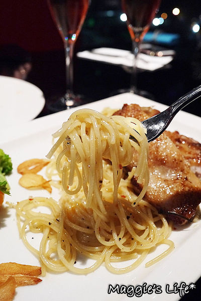 普拉嬤嬤 La Mère Poulard：台北美食。捷運台北101/世貿站【La Mère Poulard普拉嬤嬤-ATT 4FUN】聖誕跨年套餐◆法式鄉村料理、聖誕雙人套餐、跨年聚會、跨年首選、101煙火零距離餐廳、傳統燉鍋、下午茶首選