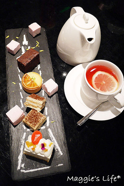 普拉嬤嬤 La Mère Poulard：台北美食。捷運台北101/世貿站【La Mère Poulard普拉嬤嬤-ATT 4FUN】聖誕跨年套餐◆法式鄉村料理、聖誕雙人套餐、跨年聚會、跨年首選、101煙火零距離餐廳、傳統燉鍋、下午茶首選