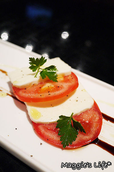 普拉嬤嬤 La Mère Poulard：台北美食。捷運台北101/世貿站【La Mère Poulard普拉嬤嬤-ATT 4FUN】聖誕跨年套餐◆法式鄉村料理、聖誕雙人套餐、跨年聚會、跨年首選、101煙火零距離餐廳、傳統燉鍋、下午茶首選