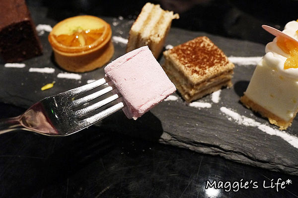 普拉嬤嬤 La Mère Poulard：台北美食。捷運台北101/世貿站【La Mère Poulard普拉嬤嬤-ATT 4FUN】聖誕跨年套餐◆法式鄉村料理、聖誕雙人套餐、跨年聚會、跨年首選、101煙火零距離餐廳、傳統燉鍋、下午茶首選