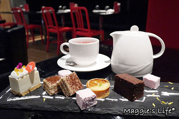 普拉嬤嬤 La Mère Poulard：台北美食。捷運台北101/世貿站【La Mère Poulard普拉嬤嬤-ATT 4FUN】聖誕跨年套餐◆法式鄉村料理、聖誕雙人套餐、跨年聚會、跨年首選、101煙火零距離餐廳、傳統燉鍋、下午茶首選