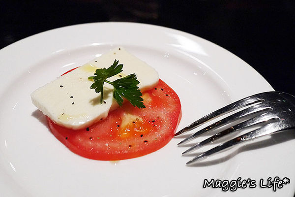 普拉嬤嬤 La Mère Poulard：台北美食。捷運台北101/世貿站【La Mère Poulard普拉嬤嬤-ATT 4FUN】聖誕跨年套餐◆法式鄉村料理、聖誕雙人套餐、跨年聚會、跨年首選、101煙火零距離餐廳、傳統燉鍋、下午茶首選