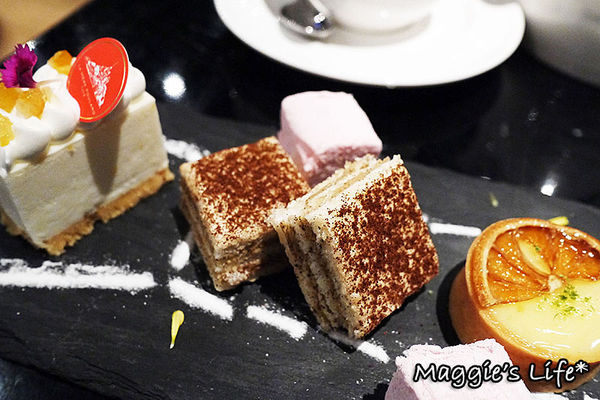 普拉嬤嬤 La Mère Poulard：台北美食。捷運台北101/世貿站【La Mère Poulard普拉嬤嬤-ATT 4FUN】聖誕跨年套餐◆法式鄉村料理、聖誕雙人套餐、跨年聚會、跨年首選、101煙火零距離餐廳、傳統燉鍋、下午茶首選