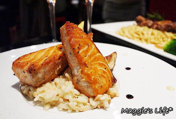 普拉嬤嬤 La Mère Poulard：台北美食。捷運台北101/世貿站【La Mère Poulard普拉嬤嬤-ATT 4FUN】聖誕跨年套餐◆法式鄉村料理、聖誕雙人套餐、跨年聚會、跨年首選、101煙火零距離餐廳、傳統燉鍋、下午茶首選