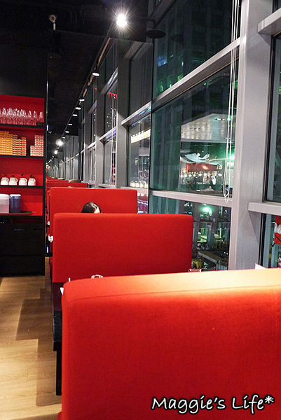 普拉嬤嬤 La Mère Poulard：台北美食。捷運台北101/世貿站【La Mère Poulard普拉嬤嬤-ATT 4FUN】聖誕跨年套餐◆法式鄉村料理、聖誕雙人套餐、跨年聚會、跨年首選、101煙火零距離餐廳、傳統燉鍋、下午茶首選