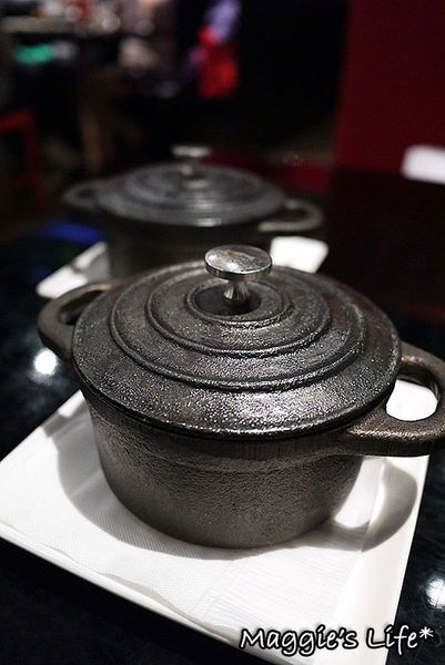 普拉嬤嬤 La Mère Poulard：台北美食。捷運台北101/世貿站【La Mère Poulard普拉嬤嬤-ATT 4FUN】聖誕跨年套餐◆法式鄉村料理、聖誕雙人套餐、跨年聚會、跨年首選、101煙火零距離餐廳、傳統燉鍋、下午茶首選