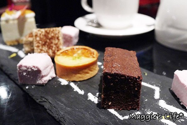 普拉嬤嬤 La Mère Poulard：台北美食。捷運台北101/世貿站【La Mère Poulard普拉嬤嬤-ATT 4FUN】聖誕跨年套餐◆法式鄉村料理、聖誕雙人套餐、跨年聚會、跨年首選、101煙火零距離餐廳、傳統燉鍋、下午茶首選