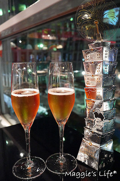 普拉嬤嬤 La Mère Poulard：台北美食。捷運台北101/世貿站【La Mère Poulard普拉嬤嬤-ATT 4FUN】聖誕跨年套餐◆法式鄉村料理、聖誕雙人套餐、跨年聚會、跨年首選、101煙火零距離餐廳、傳統燉鍋、下午茶首選