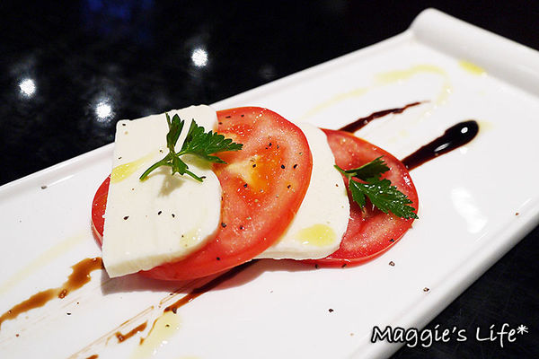 普拉嬤嬤 La Mère Poulard：台北美食。捷運台北101/世貿站【La Mère Poulard普拉嬤嬤-ATT 4FUN】聖誕跨年套餐◆法式鄉村料理、聖誕雙人套餐、跨年聚會、跨年首選、101煙火零距離餐廳、傳統燉鍋、下午茶首選