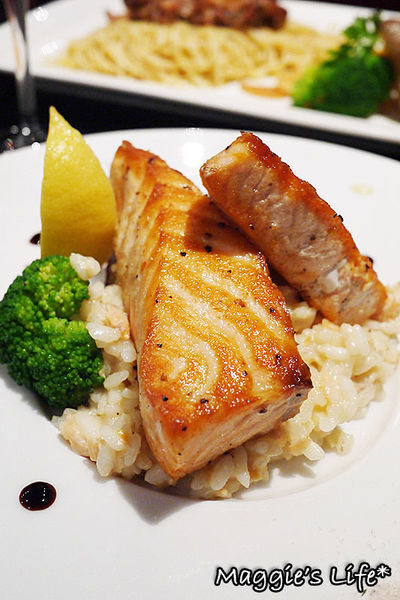 普拉嬤嬤 La Mère Poulard：台北美食。捷運台北101/世貿站【La Mère Poulard普拉嬤嬤-ATT 4FUN】聖誕跨年套餐◆法式鄉村料理、聖誕雙人套餐、跨年聚會、跨年首選、101煙火零距離餐廳、傳統燉鍋、下午茶首選