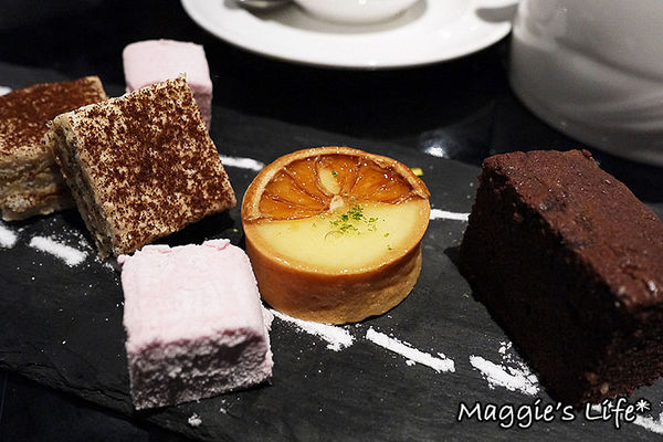 普拉嬤嬤 La Mère Poulard：台北美食。捷運台北101/世貿站【La Mère Poulard普拉嬤嬤-ATT 4FUN】聖誕跨年套餐◆法式鄉村料理、聖誕雙人套餐、跨年聚會、跨年首選、101煙火零距離餐廳、傳統燉鍋、下午茶首選