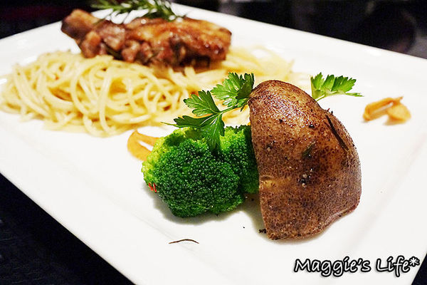 普拉嬤嬤 La Mère Poulard：台北美食。捷運台北101/世貿站【La Mère Poulard普拉嬤嬤-ATT 4FUN】聖誕跨年套餐◆法式鄉村料理、聖誕雙人套餐、跨年聚會、跨年首選、101煙火零距離餐廳、傳統燉鍋、下午茶首選