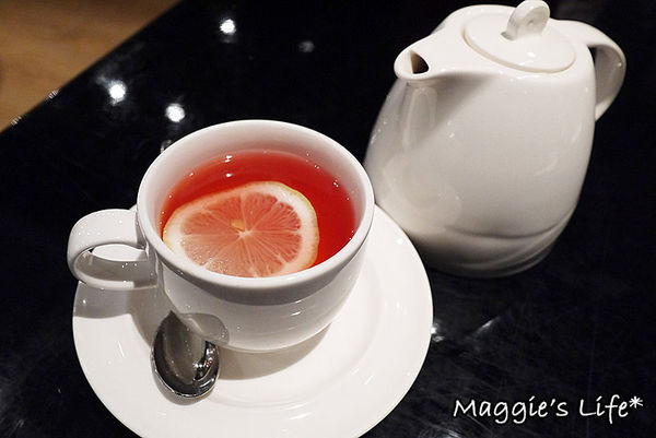 普拉嬤嬤 La Mère Poulard：台北美食。捷運台北101/世貿站【La Mère Poulard普拉嬤嬤-ATT 4FUN】聖誕跨年套餐◆法式鄉村料理、聖誕雙人套餐、跨年聚會、跨年首選、101煙火零距離餐廳、傳統燉鍋、下午茶首選