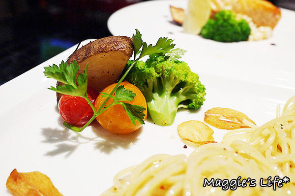 普拉嬤嬤 La Mère Poulard：台北美食。捷運台北101/世貿站【La Mère Poulard普拉嬤嬤-ATT 4FUN】聖誕跨年套餐◆法式鄉村料理、聖誕雙人套餐、跨年聚會、跨年首選、101煙火零距離餐廳、傳統燉鍋、下午茶首選