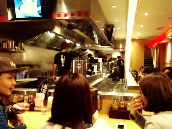 屯京拉麵(中山店):《台北》屯京拉麵│麵Q入味之豚骨拉麵~鐵板豬排煮也很夠味!@中山站