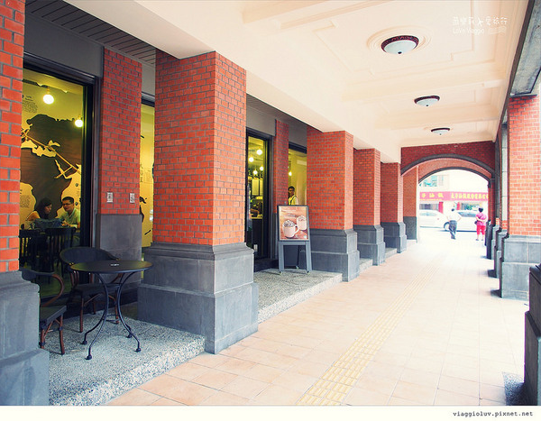 統一星巴克保安門市：【台北Taipei-Dadaocheng】大稻埕古蹟咖啡館 星巴克保安門市百年建築飄溢咖啡香