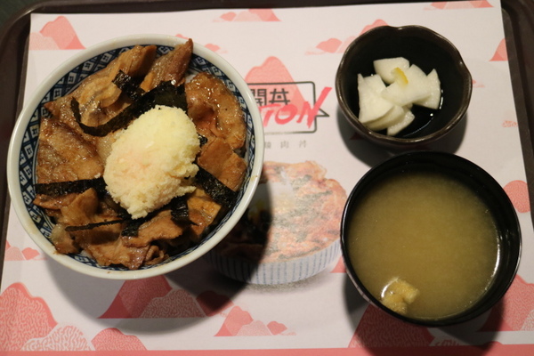 開丼ACTION(微風廣場店)：【台北松山區】微風廣場B1美食街 開丼全新副品牌「開丼ACTION」秒殺燒肉丼/地表最強燒肉丼/愛評體驗團