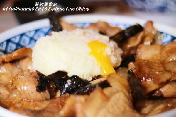 開丼ACTION(微風廣場店)：【台北松山區】微風廣場B1美食街 開丼全新副品牌「開丼ACTION」秒殺燒肉丼/地表最強燒肉丼/愛評體驗團