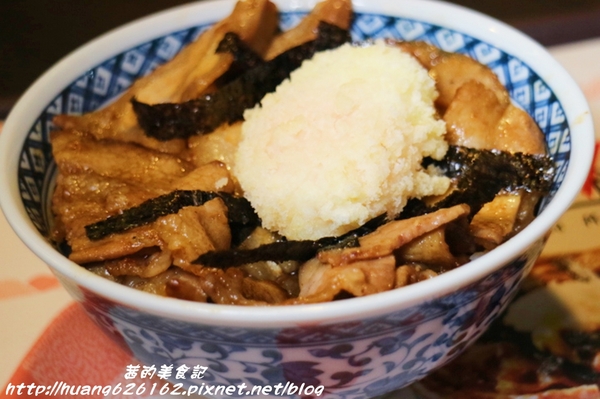 開丼ACTION(微風廣場店)：【台北松山區】微風廣場B1美食街 開丼全新副品牌「開丼ACTION」秒殺燒肉丼/地表最強燒肉丼/愛評體驗團