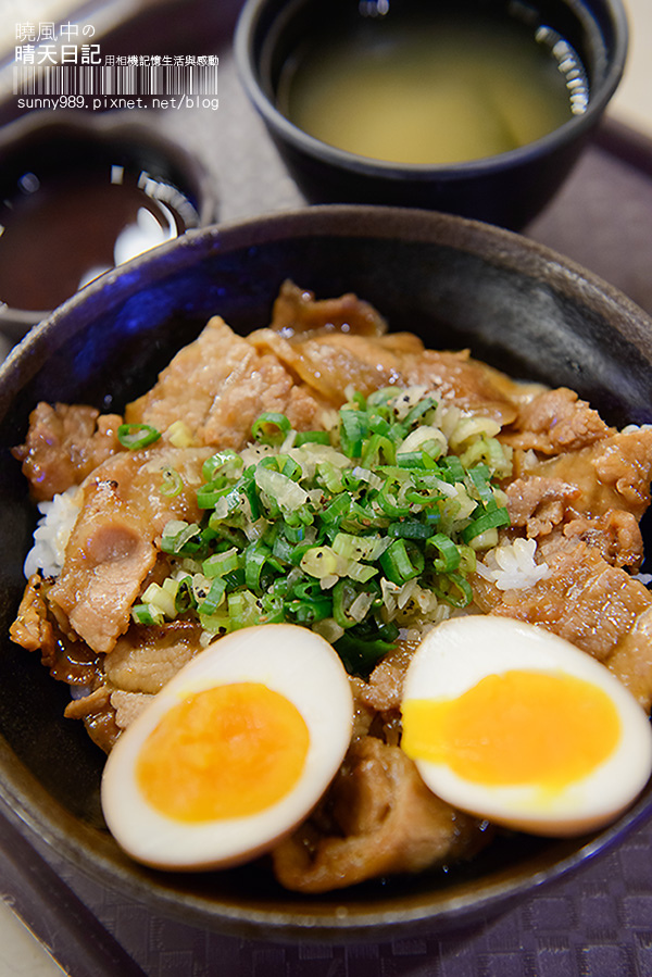 開丼いただきます(微風店)：【開丼いただきます 微風店】視覺與味覺一併滿足 好吃燒肉飯開動啦!!
