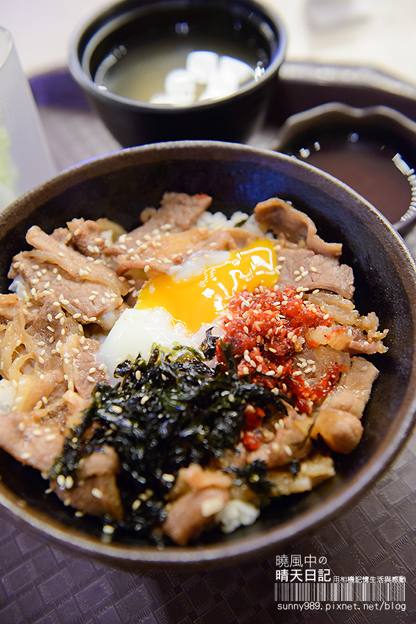 開丼いただきます(微風店)：【開丼いただきます 微風店】視覺與味覺一併滿足 好吃燒肉飯開動啦!!